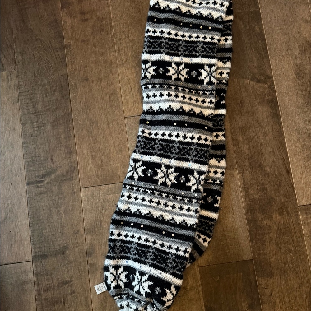 🖤 Old Navy Black/Gray/White Scarf 🖤